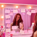 Virgínia Wanderley Instagram - ALERTA DE TREND PRA 2024: MUITO BRILHO!!!! ✨ Animada pra esse ano, vamos nos cuidar juntas com @lorealparis sem deixar o rosa de lado! 🎀✨💖 #Lorealparis #lorealparisHairCare #Elseve *publicidade