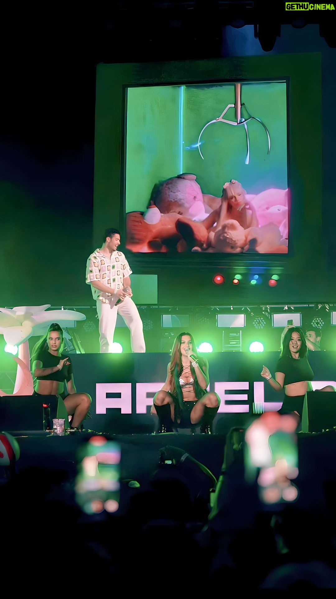 Virgínia Wanderley Instagram - Hey pessoal! Parece que rolou ontem, né? @planetaatlantida 🔥 🌎 Esse show foi demais e estamos super curiosos pra saber qual desses momentos vocês mais curtiram! Contem aqui! Planeta Atlântida