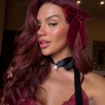 Virgínia Wanderley Instagram - eu AMO escolher look de natal kkkkk (ib @anajuliaardito )