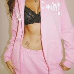 Virgínia Wanderley Instagram - vivi x @overcomeco 🍒🧸 link na bio deles :))))