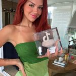 Virgínia Wanderley Instagram - Hoje vez 1 ano de PLAYGROUND e eu decidi que seria uma ótima ideia me humilhar em troca de votos 🤩🤩🤩 LINK NOS STORIES 💀 @tiktokbrasil