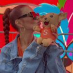 Virgínia Wanderley Instagram - Se meu pré carnaval com a Shopee já foi assim, imaginem só o Carnaval? Aproveitei demais a @arenacarnavalsp, teve show, teve Tiroleza, teve ação de Lixo Zero e várias outras coisas que tornaram meu pré carnaval super especial! Obrigada @shopee_br pelo dia incrível e Shopito pela recepção 🧡✨ #publi São Paulo, Brazil