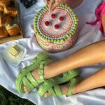 Virgínia Wanderley Instagram - Final de ano chegando e finalmente o verão... ☀️ E pra me acompanhar, to sempre com @melissaoficial ! Olha essa que eu escolhi, Melissa Ella na minha cor favorita: verde! Linda né? 💚 Já corre pro site e pro Clube Melissa mais próximo de voce pra garantir aqueleeee presente! Ah, e não esquece de usar meu cupom VIVI10! Ansiosa pra ver voces arrasando de Melissa por aí... 👀 *publicidade