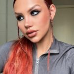 Virgínia Wanderley Instagram - Messy girl makeup 🖤🐈‍⬛ São Paulo, Brazil