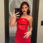 Virgínia Wanderley Instagram - Hoje é o grande dia ♥️ meu primeiro @latingrammys não poderia ser mais especial! 💋🌷 #latingrammy look: @loewe stylist: @dudufarias beauty: @jclorabeauty acessórios: @theofficialpandora Sevilla,España
