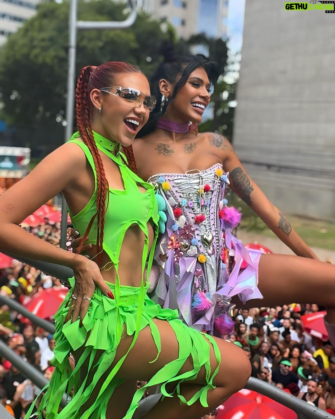 Virgínia Wanderley Instagram - @blocodapocah ENERGIA SURREAL 🌟💚 São Paulo, Brazil