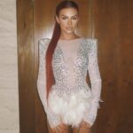 Virgínia Wanderley Instagram - Pronta pro meu primeiro dia de carnaval, bom te ver de novo @nossocamarote 🤍🌟 BORA PRA SAPUCAÍ ph @bielldream styling @dudufarias make @di.rodriguesss hair @tomsantosbeauty Rio de Janeiro, Rio de Janeiro