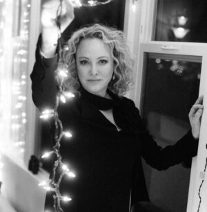 Virginia Madsen Instagram - The holiday season is now in full swing. For many it is a time of joy. For many, a time of loneliness and stress. For those who enjoy happiness, remember to spread your delight in any way you can. After all, generosity is a gift you can share. Give, give, give. No gift is too small. And it’s true that it’s the thought that counts. Hugs count. Handshakes count. Smiles count when greeting a passerby. Patience counts. Above all, love your fellow humans. And try not too live inside your telephone. #secretsanta  Photo @narcissusholmes