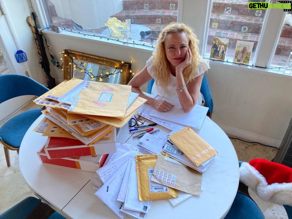 Virginia Madsen Instagram - Fan mail day! Christmas Eve has brought great tidings of joy. Thank you all so much. From the bottom of my heart with gratitude may we all enjoy a happy new year. Love Madly from V.