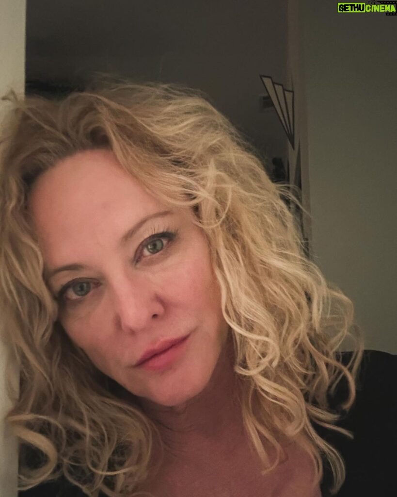 Virginia Madsen Instagram - Tis the season to be thoughtful. Look for someone who is in need and for places where you can be helpful. #secretsanta #christmas