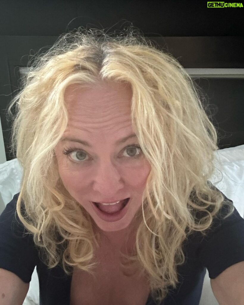 Virginia Madsen Instagram - Home hair care fuc-up. #lessonlearned #boxcolor well, I tried. Kinda fun tho’ I’ll just get them bedazzled jeans and get er DONE!