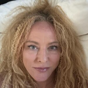 Virginia Madsen Instagram - Have a little fun today. #sunday #80shair #whynot