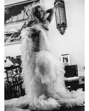 Virginia Madsen Instagram - #repost “He who hesitates is a damn fool.” Mae West. It’s hot out so I put on my most sensible outfit. @narcissusholmes