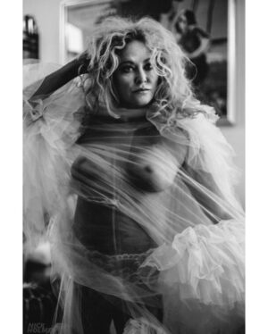 Virginia Madsen Instagram - #repost “He who hesitates is a damn fool.” Mae West. It’s hot out so I put on my most sensible outfit. @narcissusholmes
