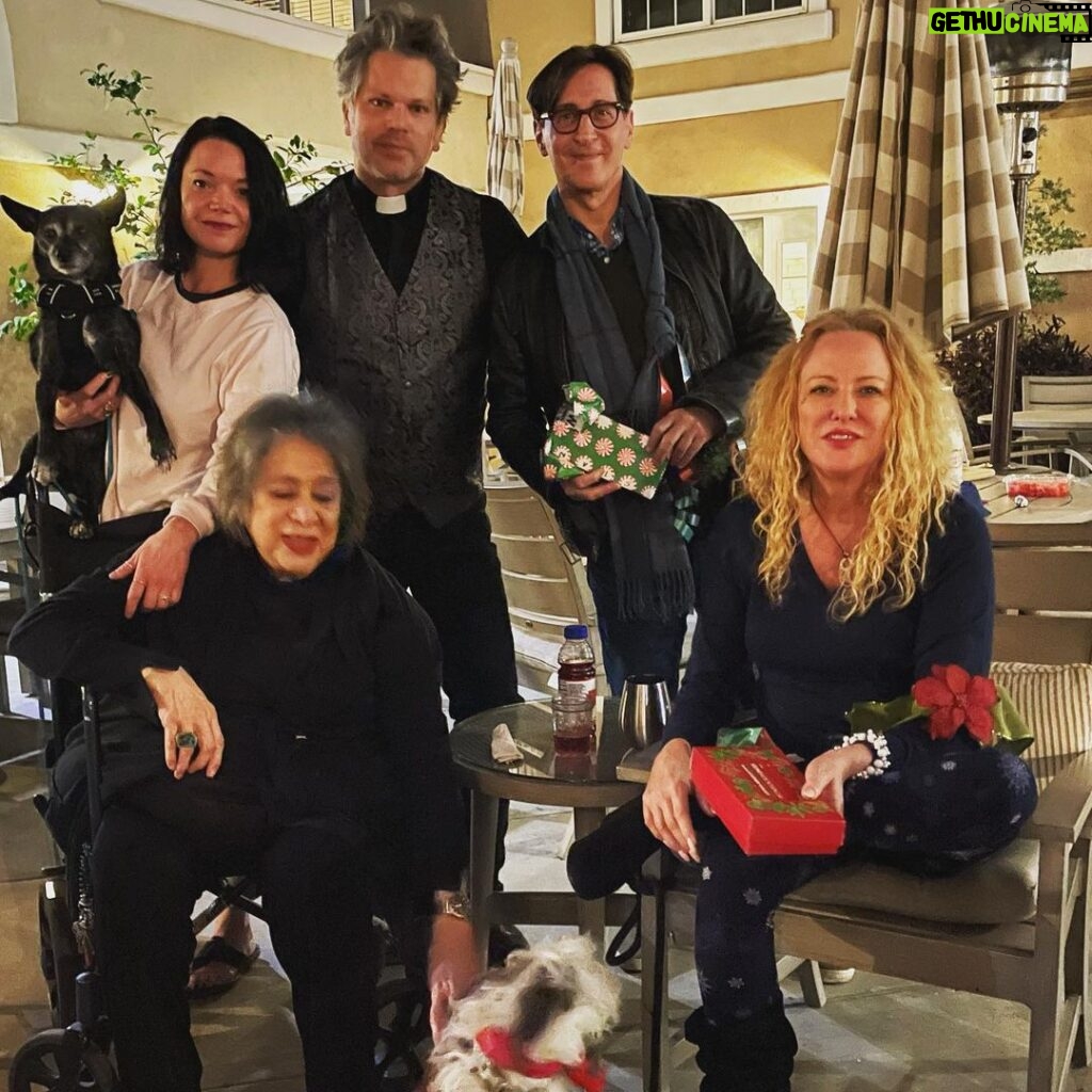 Virginia Madsen Instagram - Our family reunion. @shellycole88 @narcissusholmes @zimmermanstan and our beloved #Liztorres #gilmoregirls