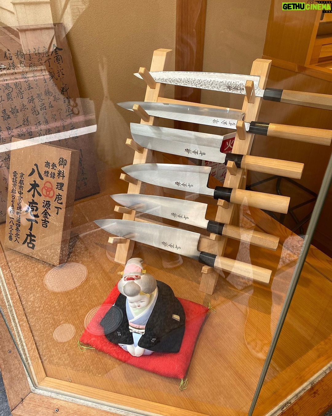 Virginia Trioli - 1.6K Likes - The last of the Japan glimpses: knives and tempura at Kyoto’s Nishiki market; the exquisite Suzuki Zen museum in Kanazawa; glassware I should have bought at Jomo Kogen station; standout yakitori - ginkgo nuts and chicken heart - at Spainzaka Toriko, Tokyo; moments at Meiji Park; things I liked: something in the bag at my old, old haunt, @yohjiyamamoto.tokyo .
We barely grazed the surface. 🇯🇵 #japan #travels