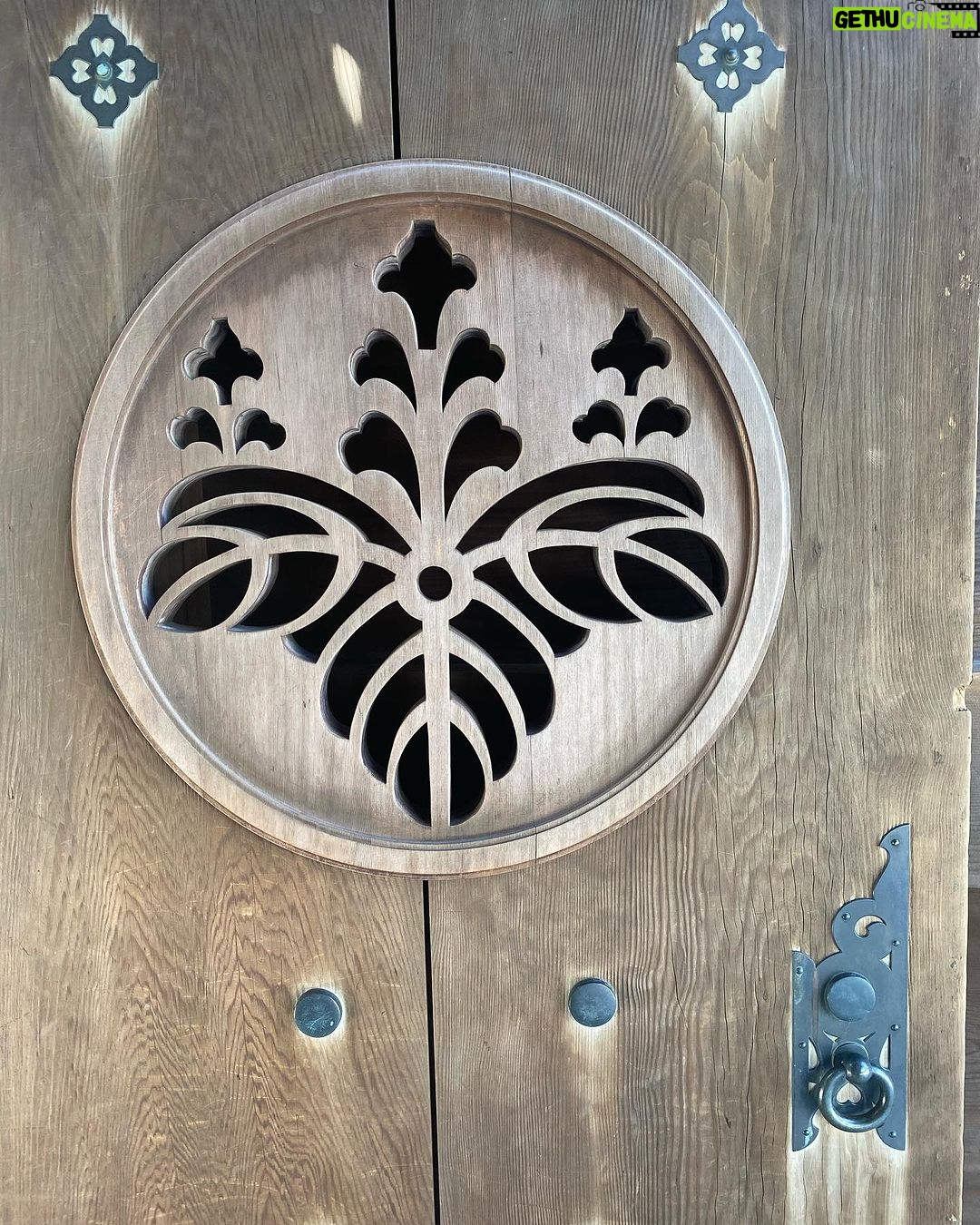 Virginia Trioli - 1.6K Likes - The last of the Japan glimpses: knives and tempura at Kyoto’s Nishiki market; the exquisite Suzuki Zen museum in Kanazawa; glassware I should have bought at Jomo Kogen station; standout yakitori - ginkgo nuts and chicken heart - at Spainzaka Toriko, Tokyo; moments at Meiji Park; things I liked: something in the bag at my old, old haunt, @yohjiyamamoto.tokyo .
We barely grazed the surface. 🇯🇵 #japan #travels