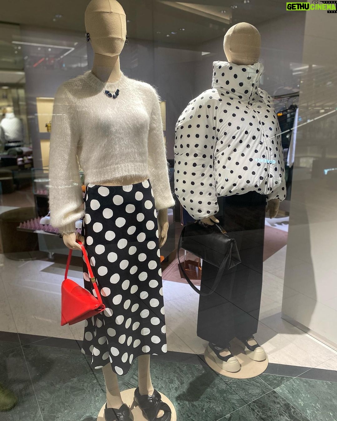 Virginia Trioli - 1.6K Likes - The last of the Japan glimpses: knives and tempura at Kyoto’s Nishiki market; the exquisite Suzuki Zen museum in Kanazawa; glassware I should have bought at Jomo Kogen station; standout yakitori - ginkgo nuts and chicken heart - at Spainzaka Toriko, Tokyo; moments at Meiji Park; things I liked: something in the bag at my old, old haunt, @yohjiyamamoto.tokyo .
We barely grazed the surface. 🇯🇵 #japan #travels