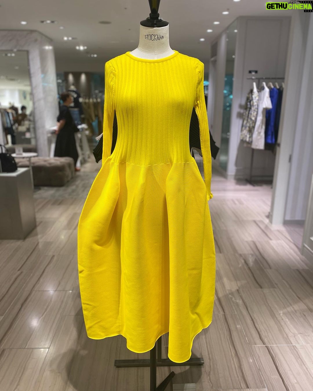 Virginia Trioli - 1.6K Likes - The last of the Japan glimpses: knives and tempura at Kyoto’s Nishiki market; the exquisite Suzuki Zen museum in Kanazawa; glassware I should have bought at Jomo Kogen station; standout yakitori - ginkgo nuts and chicken heart - at Spainzaka Toriko, Tokyo; moments at Meiji Park; things I liked: something in the bag at my old, old haunt, @yohjiyamamoto.tokyo .
We barely grazed the surface. 🇯🇵 #japan #travels