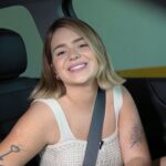 Vitória Moraes Instagram - Eu preciso confessar algo para vocês... Todos os dias eu tento cumprir 3 desafios no meu dia, mas eu já vou adiantando que está difícil cumprir alguns kkk Porém o único desafio no momento em que eu estou participando é o desafio CCC da @Chevroletbr. E para concorrer a essa promoção, basta você se cadastrar no site para receber um número da sorte e concorrer a prêmios diários em dinheiro e uma Chevrolet Tracker no final da promoção. 😱 Curtiram? Agora que vocês já sabem das regras do desafio, corra lá no site e faça seu cadastro. 😉 #Publicidade #PromoChevrolet