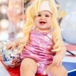 Vitória Moraes Instagram - As Spice Girls! Quem aguenta a lua com essa plataforma no pé? Kkkk 💜 Foto: @fabiana_monteiro_fotografia Decoração: @by_dianamota Personalizados de luxo: @welovemimos_ Bolo e doces: @rabellocaique Lembrancinhas: @ateliebyneidebarbosa Flores: @lojabeatrizflores Painel de Led: @agenciae Painéis decorativos: @knartespaineis_ Projeto 3D: @brilliantsprojetos Iluminação: @casaliluminadoeventos Balões: @mixbaloes Itens de decoração: @moveisdonafernanda