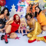 Vitória Moraes Instagram - As Spice Girls! Quem aguenta a lua com essa plataforma no pé? Kkkk 💜 Foto: @fabiana_monteiro_fotografia Decoração: @by_dianamota Personalizados de luxo: @welovemimos_ Bolo e doces: @rabellocaique Lembrancinhas: @ateliebyneidebarbosa Flores: @lojabeatrizflores Painel de Led: @agenciae Painéis decorativos: @knartespaineis_ Projeto 3D: @brilliantsprojetos Iluminação: @casaliluminadoeventos Balões: @mixbaloes Itens de decoração: @moveisdonafernanda