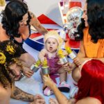 Vitória Moraes Instagram - As Spice Girls! Quem aguenta a lua com essa plataforma no pé? Kkkk 💜 Foto: @fabiana_monteiro_fotografia Decoração: @by_dianamota Personalizados de luxo: @welovemimos_ Bolo e doces: @rabellocaique Lembrancinhas: @ateliebyneidebarbosa Flores: @lojabeatrizflores Painel de Led: @agenciae Painéis decorativos: @knartespaineis_ Projeto 3D: @brilliantsprojetos Iluminação: @casaliluminadoeventos Balões: @mixbaloes Itens de decoração: @moveisdonafernanda