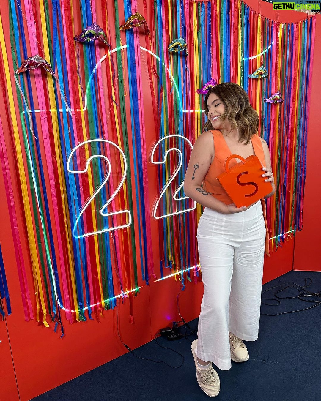Vitória Moraes Instagram - A primeira live do ano com a Dona Shô! @shopee_br 🧡 Hoje é 02.02 e não poderia ser diferente, né?! A partir das 13h vou estar ao vivo com a Shopee com muita promoção, cupons e fofocas com vocês! Hahaha Corre para o app que estou esperando vocês! #publicidade