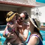 Vitória Moraes Instagram - Mãe e filha patricinhas com café da manhã flutuante e chapeuzinho combinando sim ☀️💜 Pousada Arte da Natureza