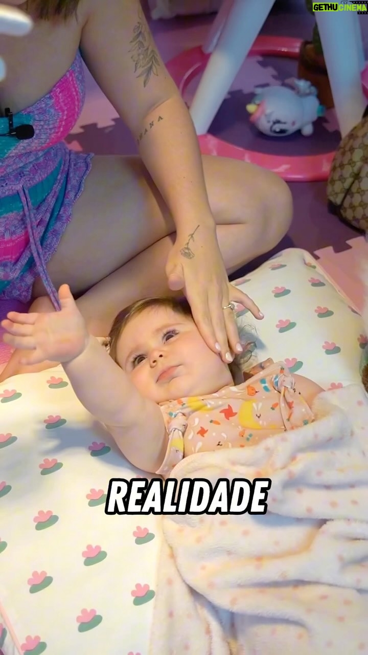 Vitória Moraes Instagram - Como essa mãe conseguiu fazer esse momento spa gente? A lua não para quieta socorro KKKKKK