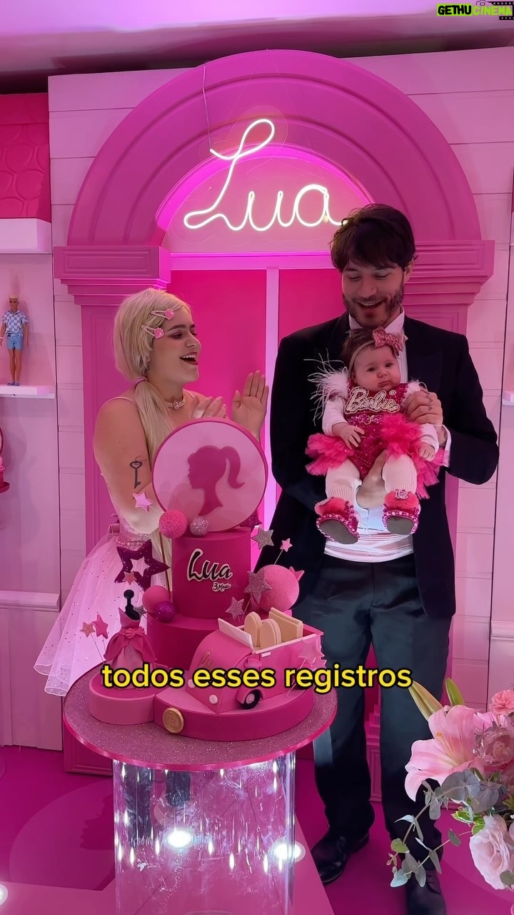Vitória Moraes Instagram - Chegamos no último mesversario! Agora vocês escolhem o último tema! Tem 10 opções no vídeo pra vocês! Seu voto só vale se comentar apenas 1 opção em! Comentemmmm