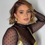 Vitória Moraes Instagram - É o vale Night da mamãe! Vamos assistir o desfile das campeãssss Make e cabelo: @taticoelhomakeup Stylist: @paty_passos