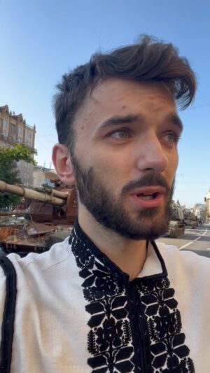 Vitalii Hordiienko Instagram - Дякую кожному та кожній, завдяки кому Україна сьогодні незалежна!

З Днем Незалежності, Україно!
