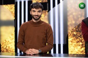 Vitalii Hordiienko Instagram - Сьогодні о 20:00 мене можна буде побачити по «тєліку»😳

Я взяв участь у програмі «єПитання» від Нового каналу у складі команди сучасних коміків. Не знаю як я туди потрапив, але мені приємно😅

Будете дивитись? Чи вже забули, що таке телебачення?
