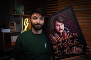 Vitalii Hordiienko Instagram - Одного разу Володимир Івасюк написав оркестровку на близько 80 чоловік за одну ніч. Публіка була в захваті, музика звучала ідеально. 

Але ми не Володимир Івасюк і попри те, що три ночі майже не спали, але не встигли завершити фільм про нього до 22 травня (а я анонсував, що саме в цей день вийде відео)
Я би міг опублікувати те, що ми встигли зробити, аби стримати обіцянку, але не хочеться 3 місяці грунтовної роботи закінчити аби як. Тому пробачте і трішки зачекайте. Уже не буду ставити  дату прем'єри, бо не хочу знову вибачатись раптом що, але в найближчі дні відео буде. Ми будемо поспішати.

Дякую усім хто чекає!