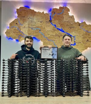 Vitalii Hordiienko Instagram - Зустрічайте 75 FPV дронів на які ми зібрали кошти під час стріму з Сергієм Притулою🤩

Ці красунчики вже приїхали до Києва, а скоро будуть їхати на фронт для виконання бойових завдань. 

Дякую усім, хто донатив! Ви підвищили боєздатність української армії🫡