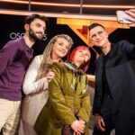 Vitalii Hordiienko Instagram - Будете сьогодні дивитись «Оскар»? Попри те, що вони не дозволили виступити Зеленському, я все ж маю для вас декілька причин глянути⬇️ По-перше, сьогодні о 21:00 на YouTube каналі «Суспільне Культура» можна буде глянути прешоу, де ми з чудесними людьми (із другого фото) обговорюємо цьогорічну церемонію. По-друге, в України є шанс вперше в історії взяти «Оскар» (в категорії «найкраще документальне кіно»). Але як це не іронічно, нашому фільму «Будинок зі скалок» потрібно здолати там стрічку «Навальний». Якщо ці аргументи вас не переконали, то принаймні прешоу гляньте. Ми старались🫡 Київ
