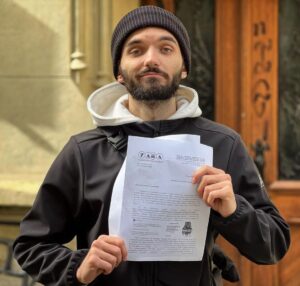 Vitalii Hordiienko Instagram - ❗️ПОКАЗИ ПЕРЕОЗВУЧКИ «БЕЗСЛАВНИХ ВИРОДКІВ» СКАСОВАНО

Мені прийшов лист від Української антипіратської організації, яка порадила не показувати фільм у містах.

Я поважаю Закон України, тому живі покази скасовано.

Якщо фільм з‘явиться в інтернеті, це точно зроблю не я.

Покази мали на меті зібрати кошти для 47 штурмового полку, під це навіть була створена банка, тому можете задонатити туди за нашу роботу і тим самим підтримати військо. 

Посилання в описі.
