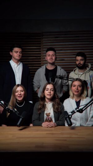 Vitalii Hordiienko Instagram - Цей рік показав наскільки важливо бути поруч з близькими і що твої люди , попри всі відстані всеодно «твої» .

Колядуємо разом з моїми дорогими одногрупниками, друзями , колядку, яку навчились граючи у виставі на 2 курсі. 

Я страшенно люблю вас! @shelelot @hannadatsko @gordienko_vital @artur_shalak @oleg_prygoda . Кожен раз дякую долі , що так нас круто звела🫶🫶🫶
