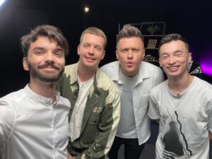Vitalii Hordiienko Instagram - Поміж зніманнями своїх відео, встигаю залітати і на інші YouTube канали⚡️

Радий, що в когорту україномовного гумору додались і «Леви на джипі»💪🏻