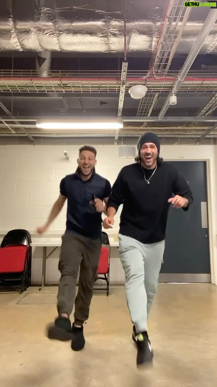 Vito Coppola Instagram - Just two Italians having fun on tour 😝♥️ After reposting three times hopefully this is the right one. 🤞