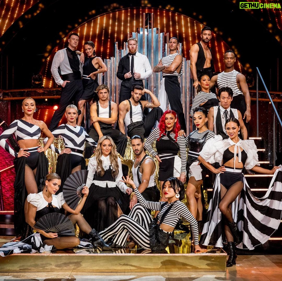 Vito Coppola Instagram - Tonight at 6.35pm 🇬🇧 on BBC One and BBC iPlayer The Launch show of Strictly come dancing Cannot wait for it 😁♥️ I am so so happy and enthusiastic about this new series 🙌🏼 I would like to wish all my pros, who have become my family the best luck for this new series together. Good luck to all the celebs 🍀 have the best time and have fun!!!!! Questa sera alle 19.35 🇮🇹 la puntata lancio di @bbcstrictly 🎉 Sarà molto interessante e piena di sorprese. Si sapranno tutte le coppie del cast è molto altro… Non vedo l’ora 😎🫶🏼 Auguro a tutti i miei professionisti, amici che sono diventati la mia nuova famiglia una stagione bellissima, all’insegna del divertimento e senza mai smettere di ballare!!!! Let’s start Danciiiiing 🕺🪩