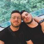 Vito Coppola Instagram - Come si spiega la fratellanza?.. Quel legame che è più forte di qualsiasi altra cosa al mondo?.. Non si può forse… ma si descrive attraverso una foto, un video ed infiniti altri momenti che raccontano senza necessità di scrittura. ♥️ Love you @jonathan_copp The man of my life 🙌🏼