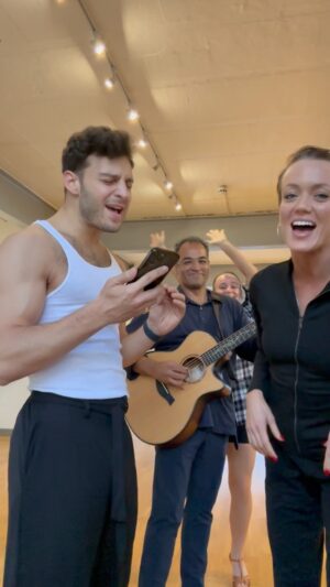 Vito Coppola Instagram - Little sing song between rehearsals 🥰 @krishgm @vitocoppola @ellielouiseleach 🎵