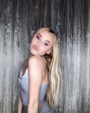 Vivian Hicks Instagram - 💃🏻 @duttypaul #tiktok follow me at vivianhicks2 ✌️