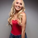 Vivian Hicks Instagram - There is always a reason to smile😃 Find it! 📸@myidentitydisorder