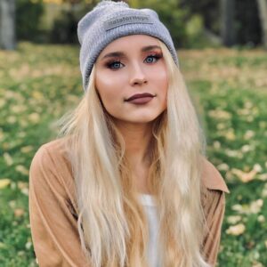 Vivian Hicks Instagram - I’ve teamed up with @braintumourfdn to help support and spread awareness for this amazing cause entitled #hatsforhope. Every single day 27 Canadians are diagnosed with a brain tumour. Let’s all try and make a positive change together. Visit their insta page to pick up this awesome @roots toque. I love mine! How has cancer effected your life? 
#hatsforhope