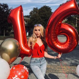 Vivian Hicks Instagram - Sweet 16 🎉🎈