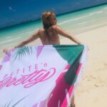 Vivian Hicks Instagram - Speechless 🇨🇺🌊 ☀️ Having a great time in Cuba tysm @petitenpretty this towel came handy can’t wait to put my makeup 💄 on tomorrow night #performance 🎤 #grandmuthucayoguillermo #cuba #cayococo #travel #petitenpretty #InstaBeach Playa Pilar, Cuba