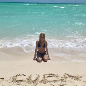 Vivian Hicks Instagram - 7 days in paradise with ☀️ @alleylovemom 🌊🇨🇺 #cuba #cayococo #grandmuthucayoguillermo 
sorry I’m squinting sun is in my eyes😂 #InstaBeach